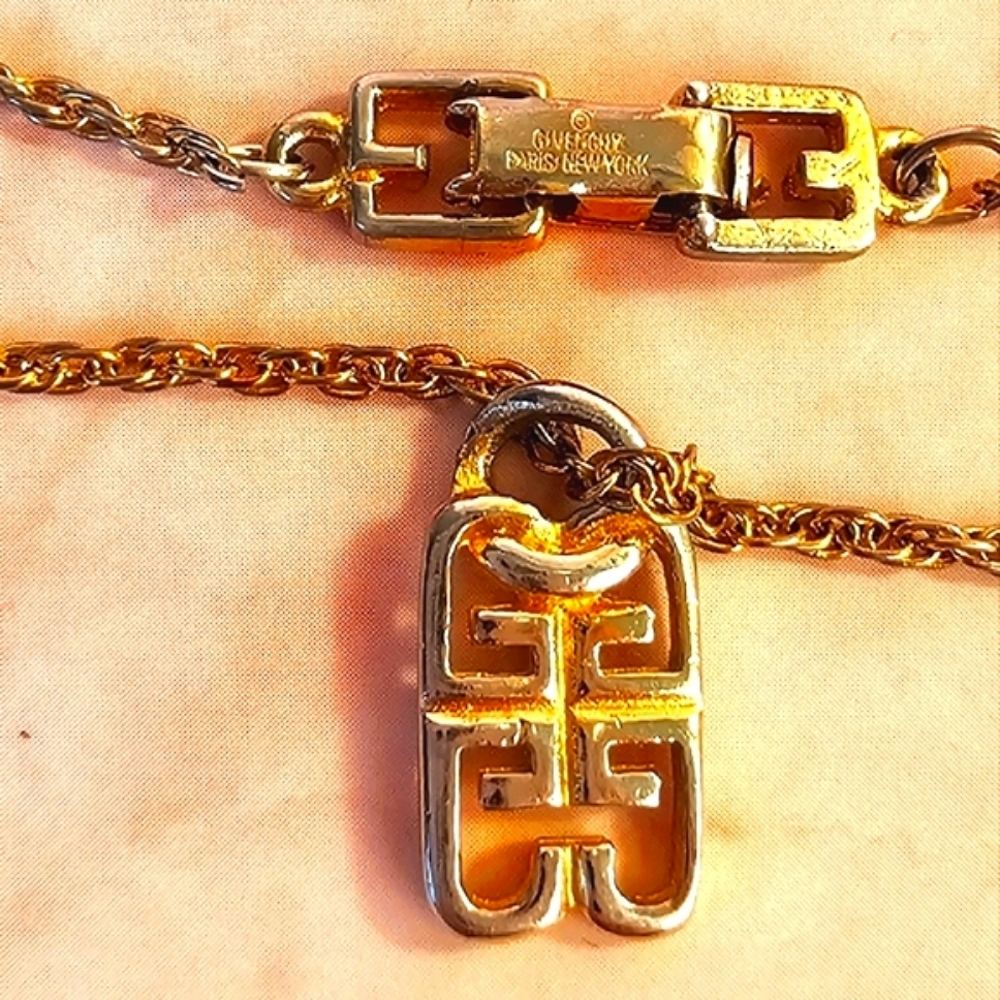 ✨️Givenchy 4G Logo Pendant Vintage Gold Tone Rope Chain Necklace✨️ - Picture 5 of 14